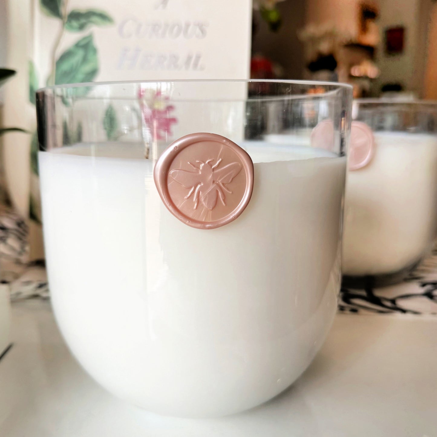 Abeille | The Queen Bee Signature Candle - Limited Edition 65oz